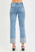 Load image into Gallery viewer, Mid-Rise Crop Jeans
