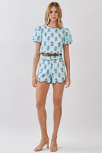 Load image into Gallery viewer, Floral Print Scallop Hem Detail Shorts
